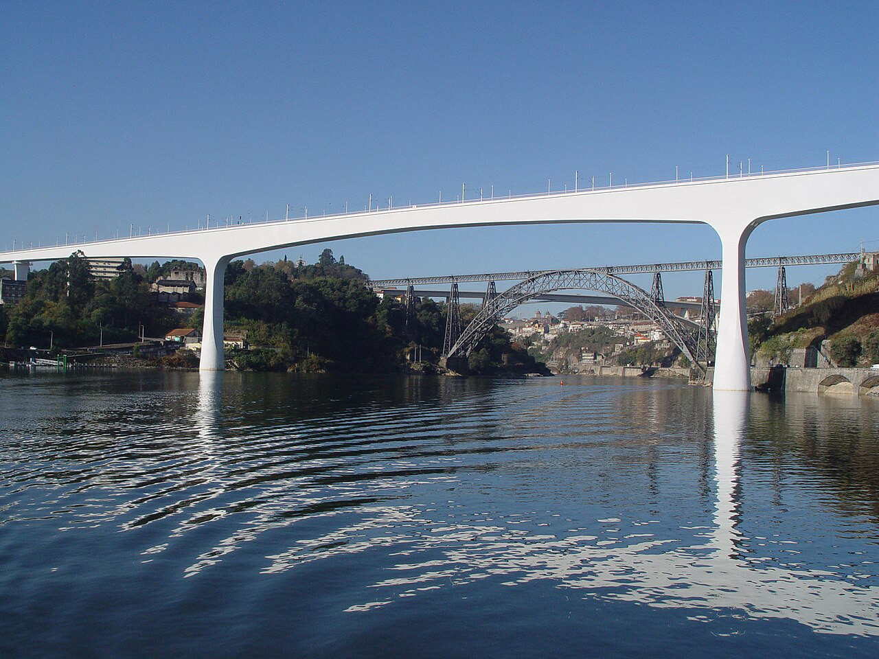 /Ponte São João vista do rio Douro