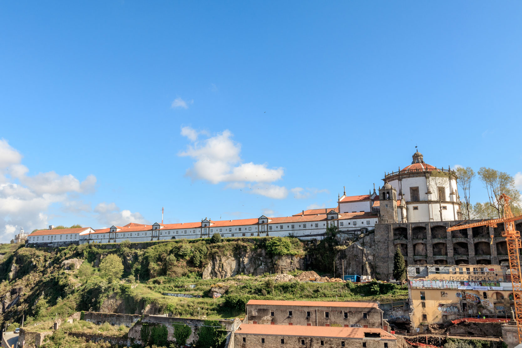 /Mosteiro da Serra do Pilar vista do rio Douro